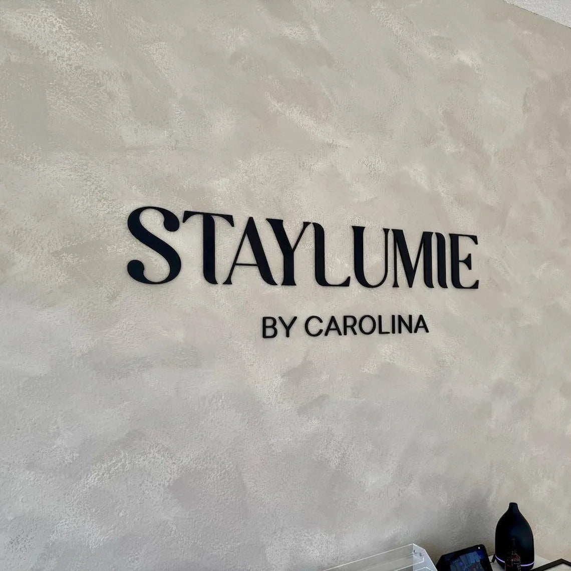Custom Large 3D Business Logo Sign Personalized Wall Mounted Acrylic Wall Sign for Beauty Salon UV Print Logo Room Decorations
