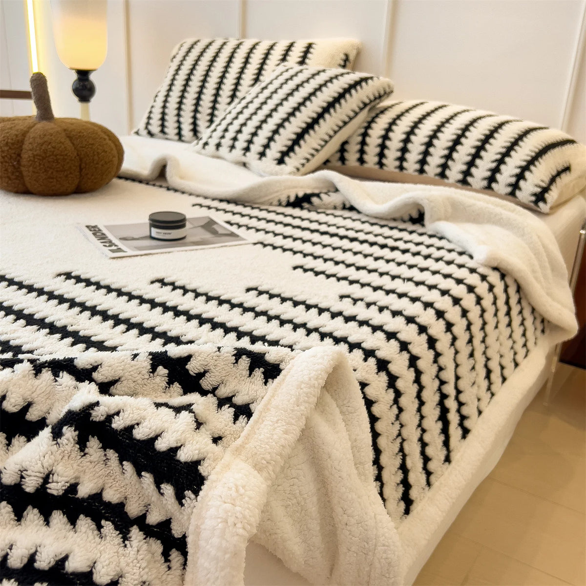 1PC Reversible Fluffy Sherpa Lined Blanket, Ultra Soft Heavyweight Fleece Blanket, Stylish Decorative Warm Blanket for Living Room Apartment