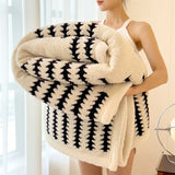 1PC Reversible Fluffy Sherpa Lined Blanket, Ultra Soft Heavyweight Fleece Blanket, Stylish Decorative Warm Blanket for Living Room Apartment
