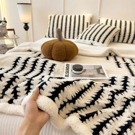 1PC Reversible Fluffy Sherpa Lined Blanket, Ultra Soft Heavyweight Fleece Blanket, Stylish Decorative Warm Blanket for Living Room Apartment
