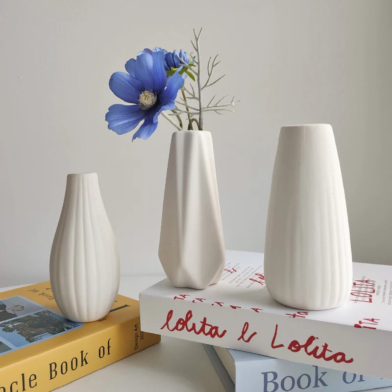 White Ceramic Vases Nordic Decorative Vasen Ornaments Home Living Room Decor Flower Arrangements Sketching Props Desktop Decor
